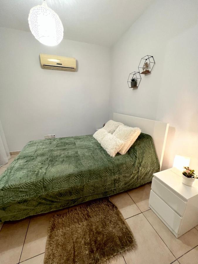 Carisa Holiday Rooms Larnaca Exterior photo