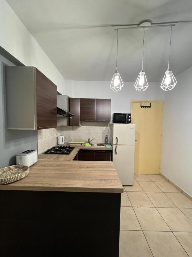 Carisa Holiday Rooms Larnaca Exterior photo