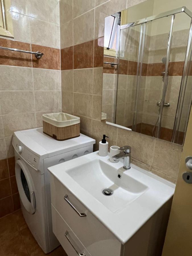 Carisa Holiday Rooms Larnaca Exterior photo