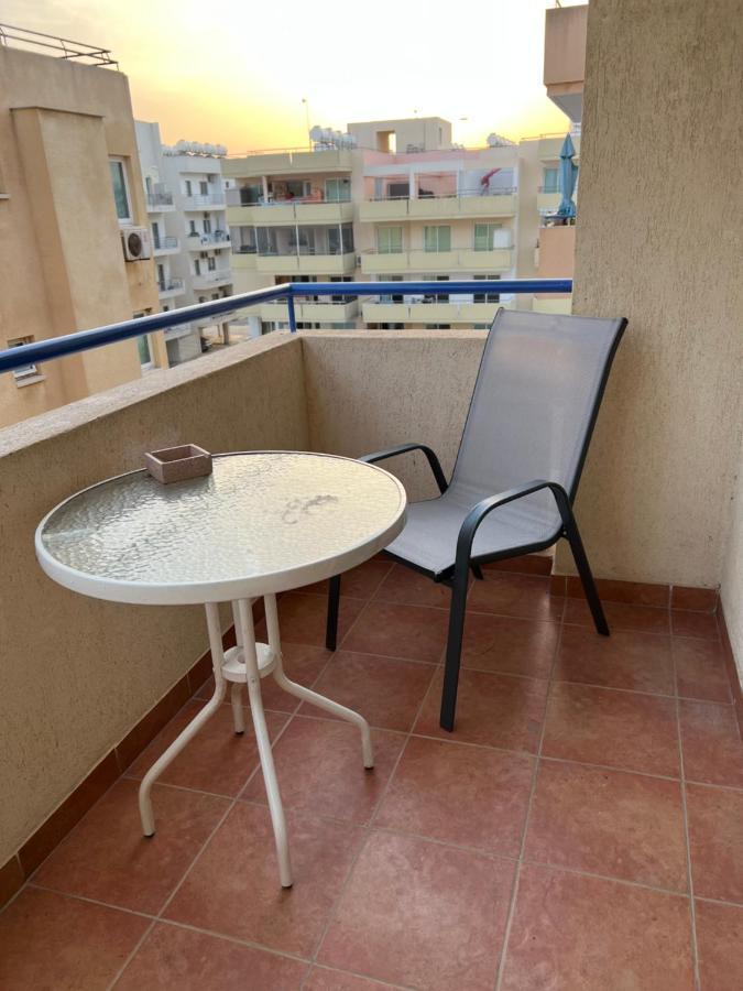 Carisa Holiday Rooms Larnaca Exterior photo